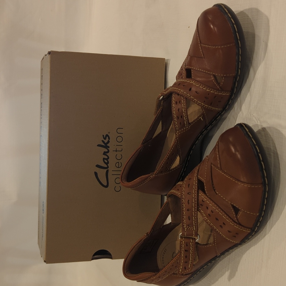 NWT Clarks Ashland Spin sandal in tan, Sz. 8.5 In Box